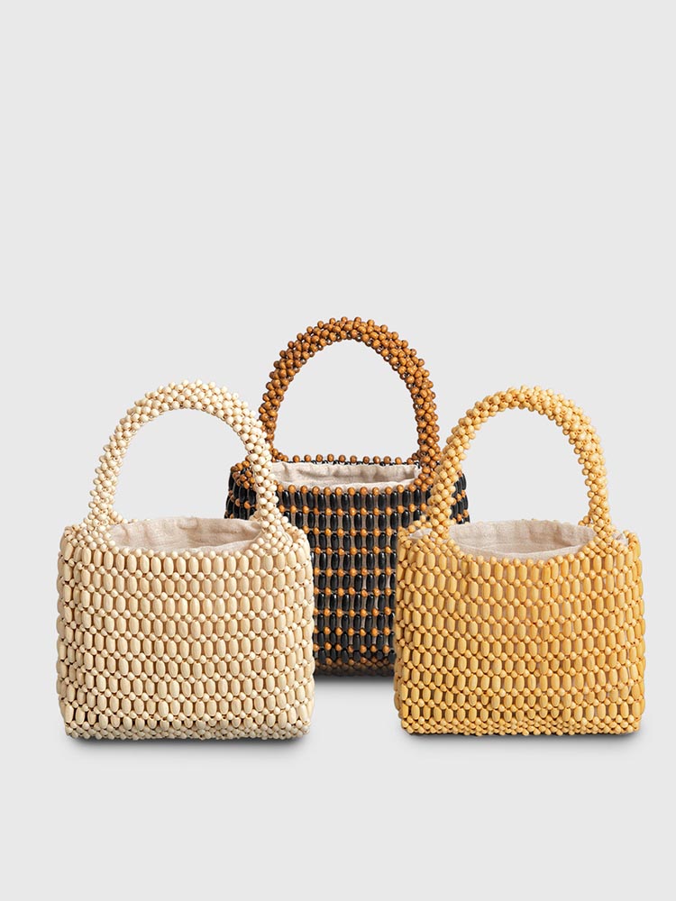 Bolso tote tejido con cuentas de madera